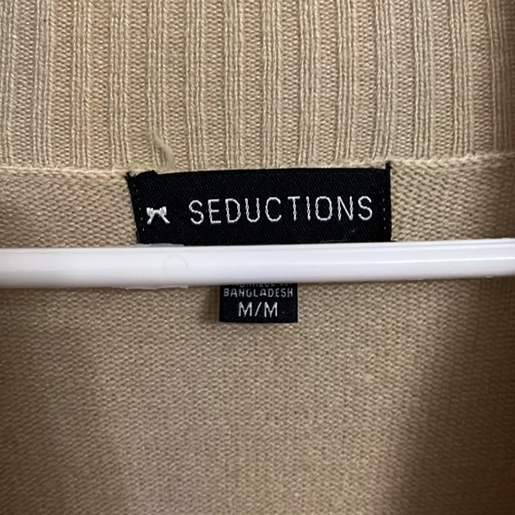 SALE!!! SIRENS SWEATER  5/25!!🔥🔥🔥🔥 - Picture 2 of 9